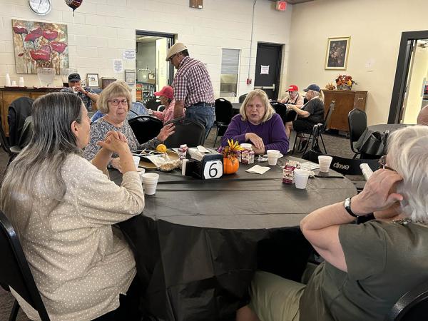 senior-center-lunchtime-2